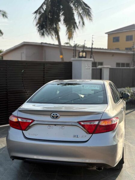 2015 Toyota Camry Hybrid SE